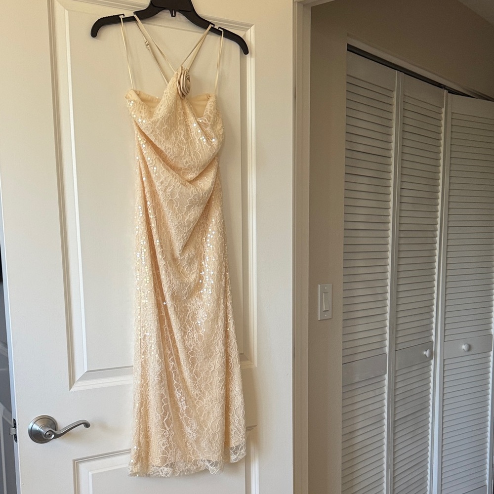 Elegant Cream Lace Midi Dress